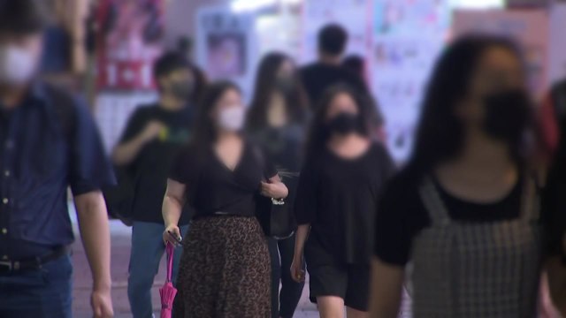 수도권 4단계 한 달 연장...식당·카페 영업 밤10시까지 / YTN