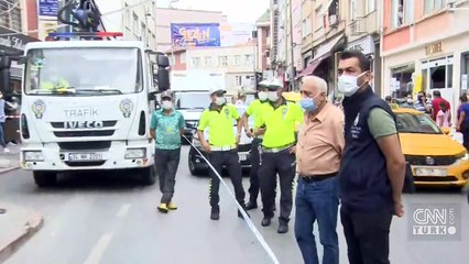 Kasımpaşa'da hafif ticari otomobil durağa daldı; yaralılar var