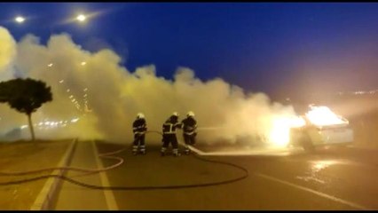 Batman'da seyir halindeki otomobil alev aldı