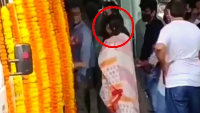 Sidharth Shukla funeral: Sidharth की अंतिम संस्कार से पहले Shehnaaz ने की ये खास पूजा | FilmiBeat