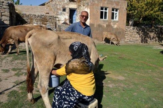 Devlet desteğiyle hayvan sahibi olan eski hükümlü çocuklarını geleceğe hazırlıyor