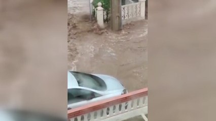 스페인도 홍수 피해로 몸살...차 떠내려가고 2명 익사 / YTN