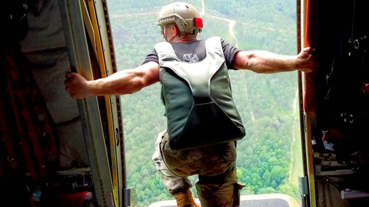 What Army paratroopers go through at Airborne School