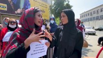شاهد: نساء أفغانيات يتظاهرن ضد سيطرة طالبان خارج القصر الرئاسي في كابول