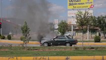 Son dakika: AFYONKARAHİSAR - Kırmızı ışıkta bekleyen otomobilde çıkan yangın söndürüldü