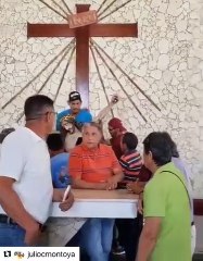 Igreja Católica atacada por comunistas;  um tiro no pé