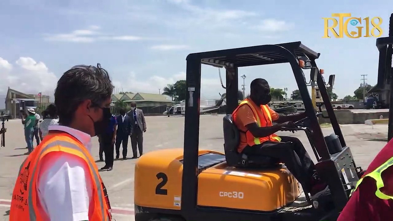 Samaritan's Purse pote plis pase 40 palèt materyèl medikal ak tant pou bati abri pwovizwa pou viktim