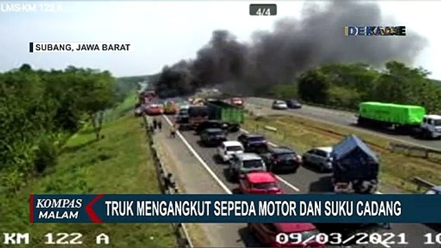 Truk Ekspedisi Pengangkut Motor dan Suku Cadang Terbakar di Tol Cipali