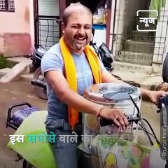 Man’s Unique Way Of Selling Samosa-Kachori Will Make You Laugh