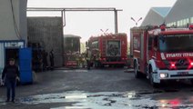 Silivri'de kauçuk imalatı yapılan fabrika alev alev yandı