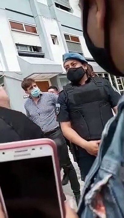 Es candidato a concejal de Santilli y fue denunciado por la muerte de pacientes en la clínica que dirigía