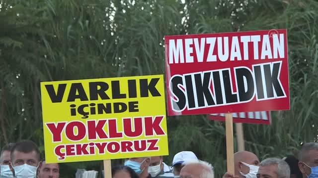 İmar sorunlarının çözülmesini isteyen mahalle sakinleri yolu ulaşıma kapattı