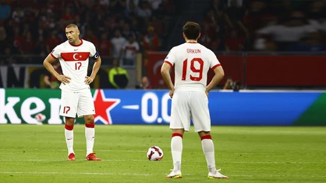 Türkler, Hollanda'da Kral ı tahtından indirdi! Burak Yılmaz oyundan çıkarken ıslıklandı