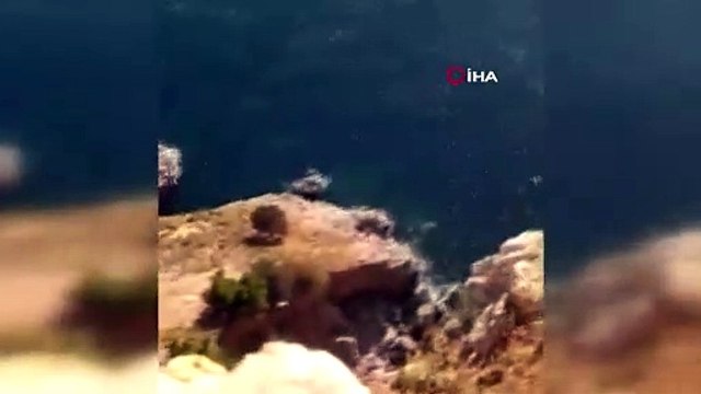 Yamaç paraşütü kayalık alana böyle düştü: Pilot yaralandı