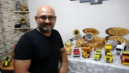 Oğlunun ev ödevi, babanın ahşap yeteneğini ortaya çıkardı