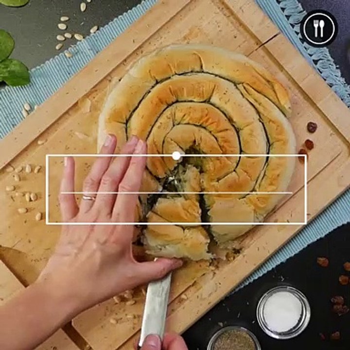 Spanakopita o pastel griego de espinacas y queso feta