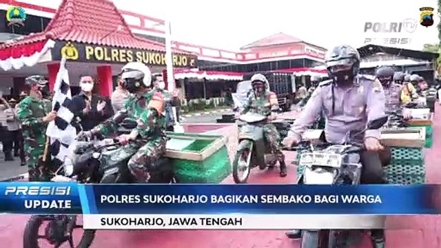 Ajak Naik Motor Bak Tukang Sayur, Kapolres Sukoharjo Bagikan Bansos ke Masyarakat