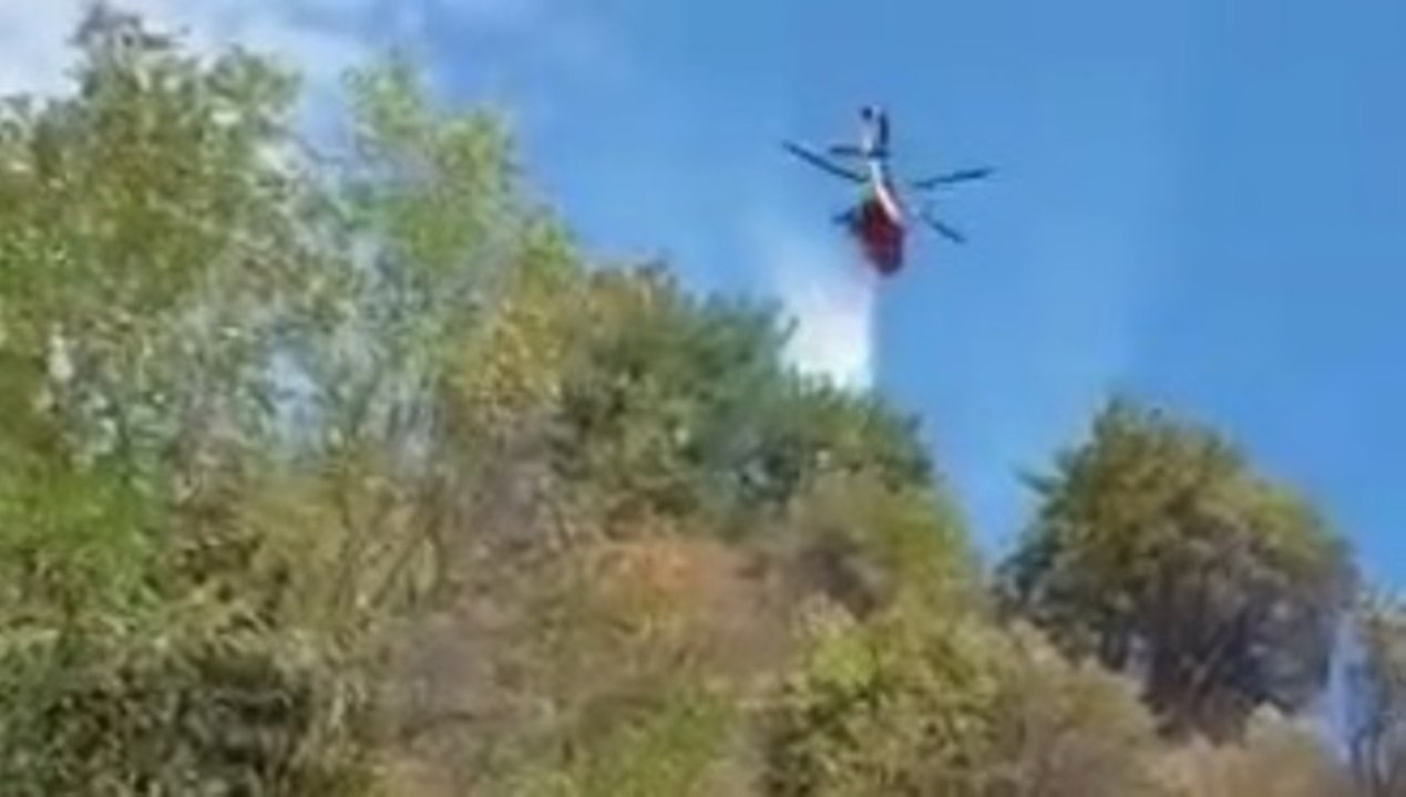 Dovadola (FC) - Incendio boschivo, in azione elicottero dei Vigili del Fuoco (04.09.21)