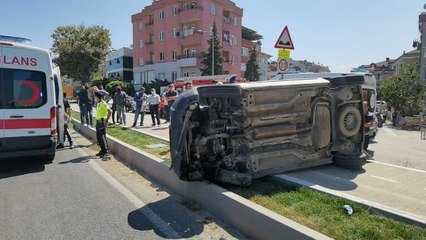 TAKLA ATAN ARAÇ 100 METRE SÜRÜKLENDİ; 2 YARALI