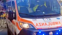 Spari in centro a Trieste, le ambulanze portano via i feriti