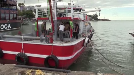 Balıkçılar denize açılmak için hava şartlarının düzelmesini bekliyor