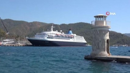 Dev yolcu gemisi Muğla'nın Marmaris ilçesinde