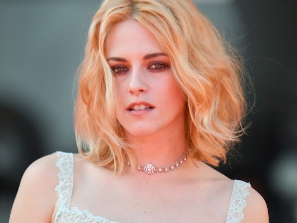 Kristen Stewart: Stylischer Auftritt bei der 'Spencer'-Premiere