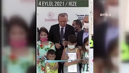 Erdoğan'ın kurdele kesen çocuğa mikrofonla müdahalesi tepki çekti