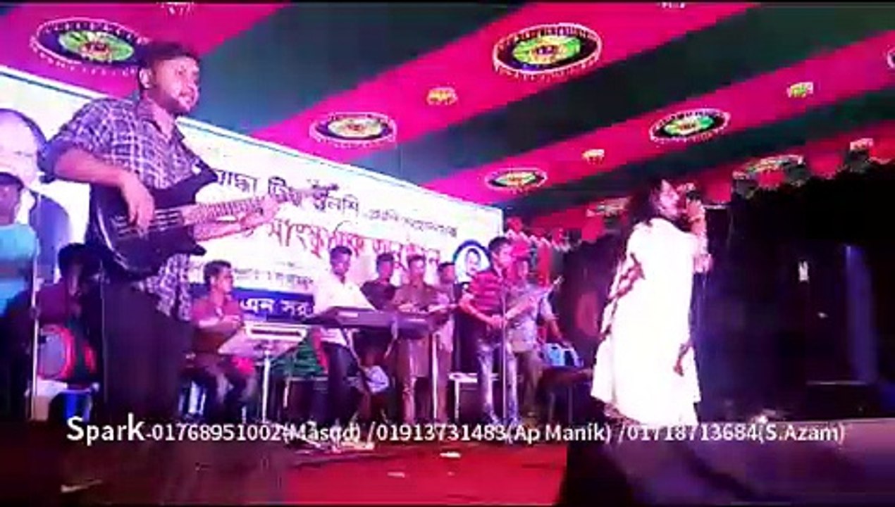 De de pal tule de by Shofi Mondol with guitarist mac manik