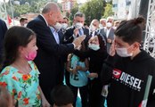 Cumhurbaşkanı Erdoğan'ın yanına geçebilmek için göz yaşlarını tutamadı