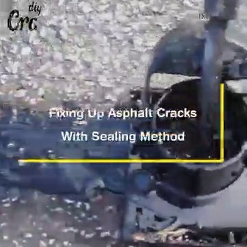 fixing up asphalt cracks with sealing method Demonstration alligator asphalt repair
