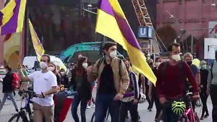 In piazza la Germania che accoglie