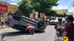 EXCLUSIVO: Carro tomba no centro de Cajazeiras após colisão e motorista incrivelmente sai ilesa