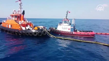 Suriye kaynaklı petrol sızıntısını temizlemek için 2 Türk gemisi çalışmalarını sürdürüyor