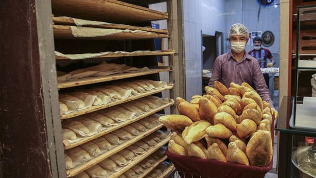 İstanbul'un bazı ilçelerinde ekmek fiyatlarına yapılan zam tartışma yarattı! Vatandaş tepki gösterdi, fırıncı kendini savundu