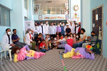 MÜZİKLE TERAPİ OLAN ÖĞRENCİLER, PALYAÇO İLE EĞLENDİ