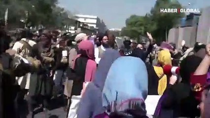 Kabil'de kadınlar sokağa çıktı: Taliban bizi evde tutamazsın