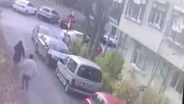 Emekli maaşını çeken yaşlı kadına kapkaç