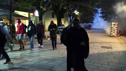 Descargar video: Montenegro, tensioni Polizia-manifestanti per la presentazione del capo della Chiesa serbo-ortodossa