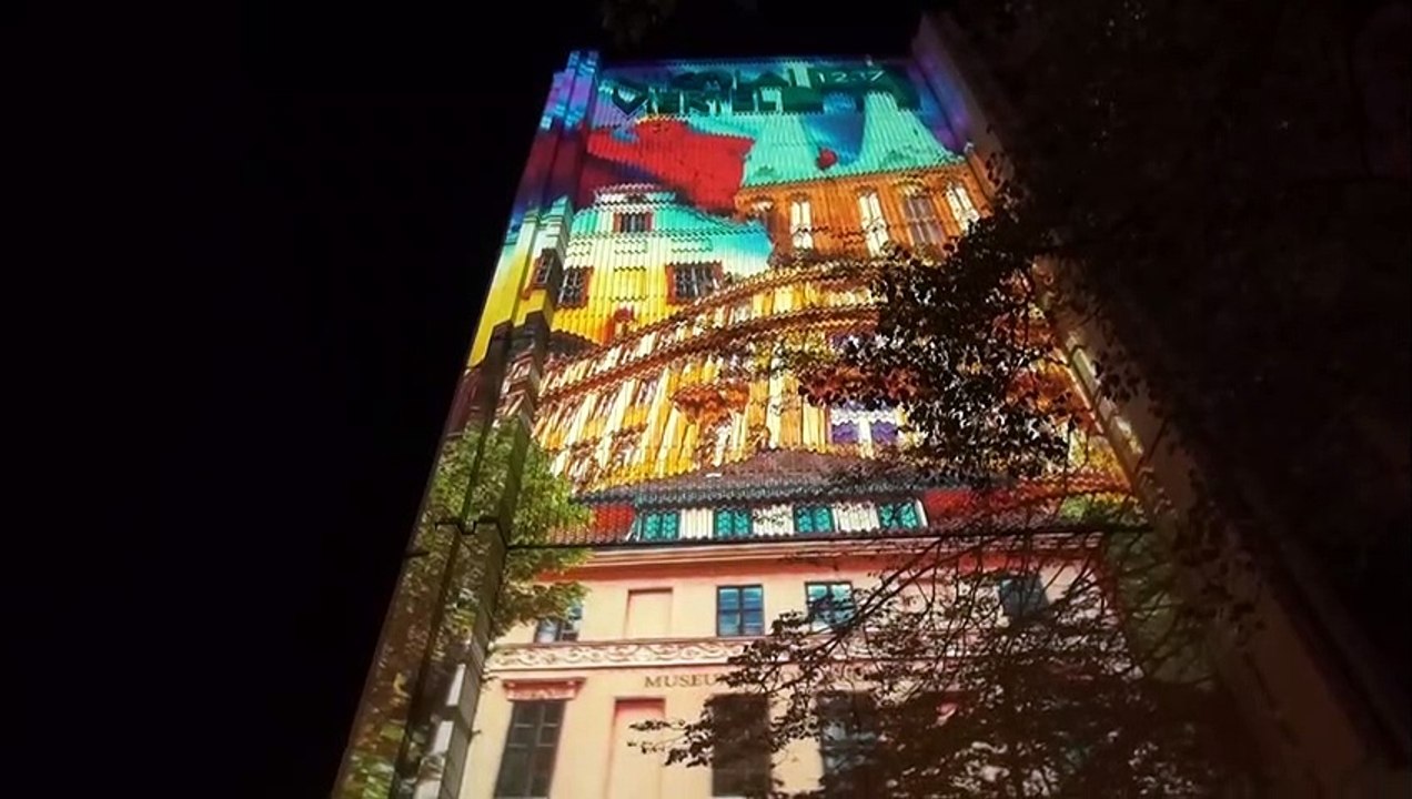 Berliner Sehenswürdigkeiten hell erleuchtet beim Festival of Lights 2021