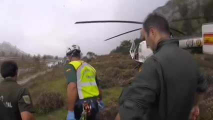 Descargar video: Fallecen dos senderistas al despeñarse en los Collados del Asón en Cantabria