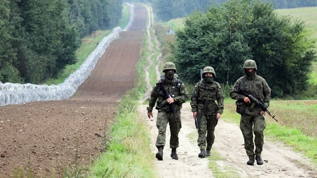 Migrants : la Pologne se barricade et verrouille sa frontière avec le Bélarus