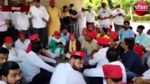 किसानों और सपा कार्यकर्ताओं की गिरफ्तारी के विरोध में सिटी मजिस्ट्रेट कार्यालय पर प्रदर्शन