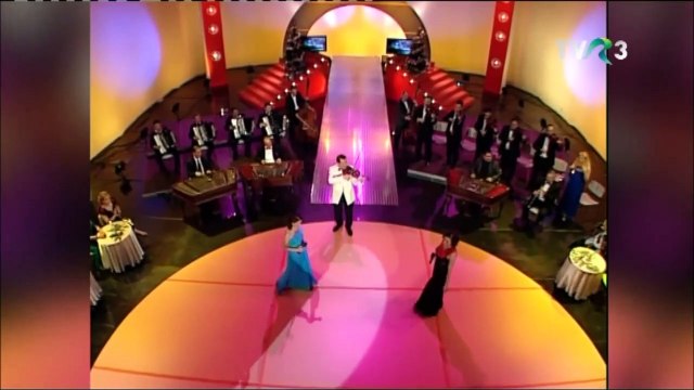 Roxana Badescu si Ioana Maria Ardelean - Dragi prieteni, sus paharul (Cantec si poveste - TVR 1 - 02.01.2021)