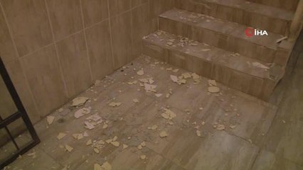 Sitede bulunan binalarda çatlaklar oluştu, vatandaşlar arabalarında kalmaya başladı