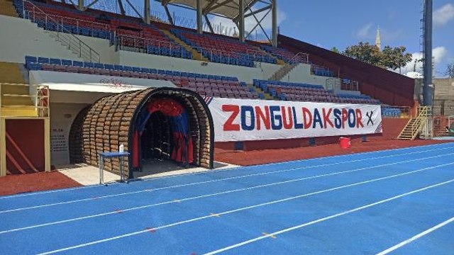 ZONGULDAK KÖMÜRSPOR, MADEN OCAĞI TASVİRLİ TÜNELDEN SAHAYA ÇIKTI