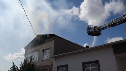 ÜMRANİYE'DE ÇATI YANGINI