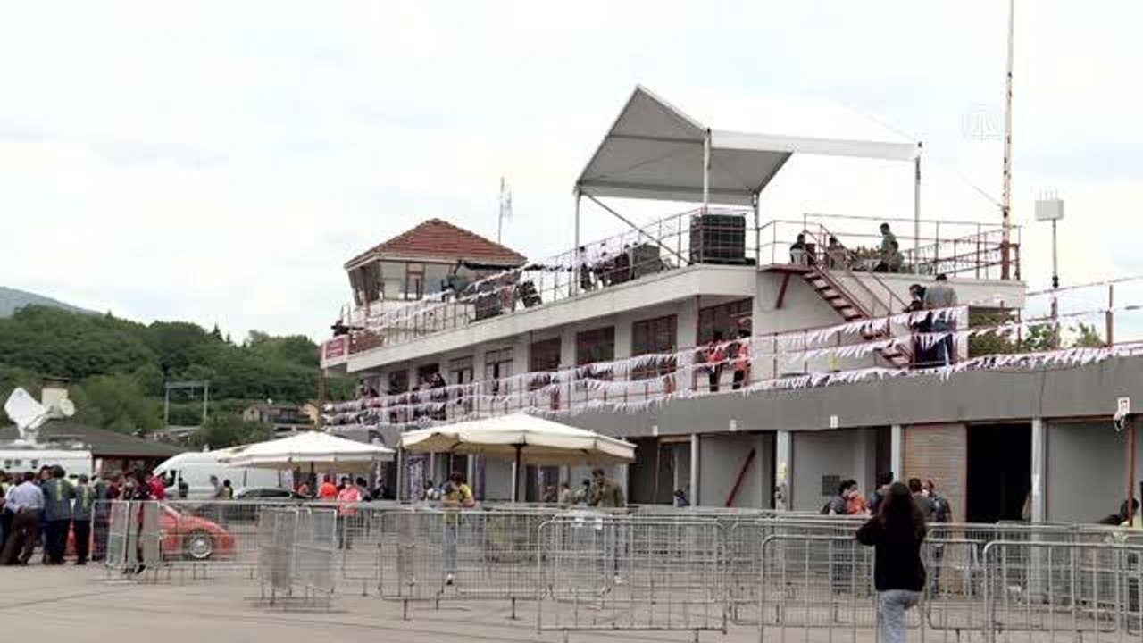 TEKNOFEST kapsamında düzenlenen elektrikli araç yarışları öğrencilerin kıyasıya rekabetine sahne oldu