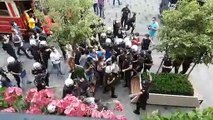 'Barış Mitingi'nin yasaklanmasını Taksim'de protesto edenlere polis engeli: 2 gözaltı