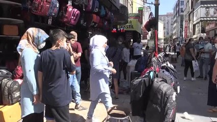 Çarşılarda okul alışverişi yoğunluğu yaşanıyor